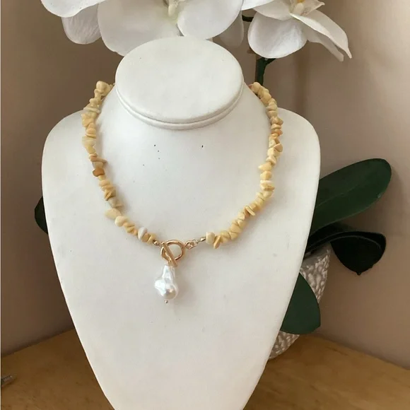 Gold and Cream Beaded Necklace with Pearl Pendant - Picture 2 of 8